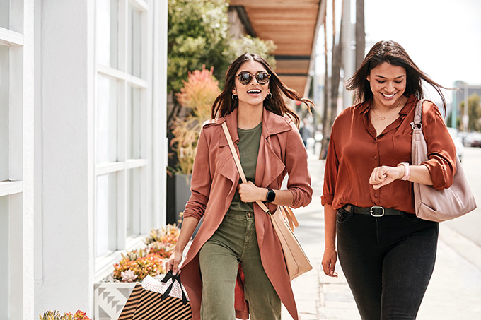 Lifestyle photo of Fitbit Versa 2.,,Photographer: Matt Hawthorne.