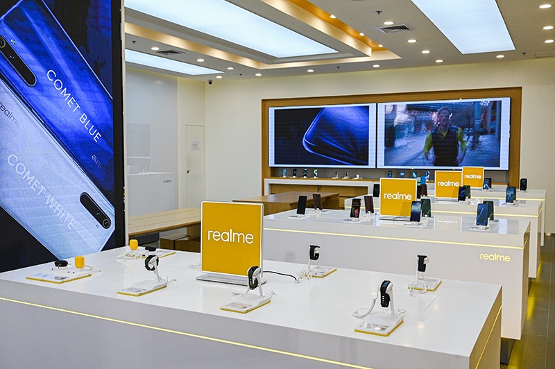 realme-flagship-store-at-centralworld_005
